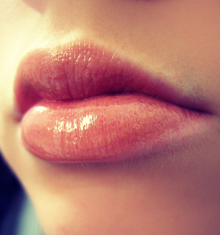 Tired Of Chapped, Flaky Lips?? Try This DIY Lip Scrub Trusper