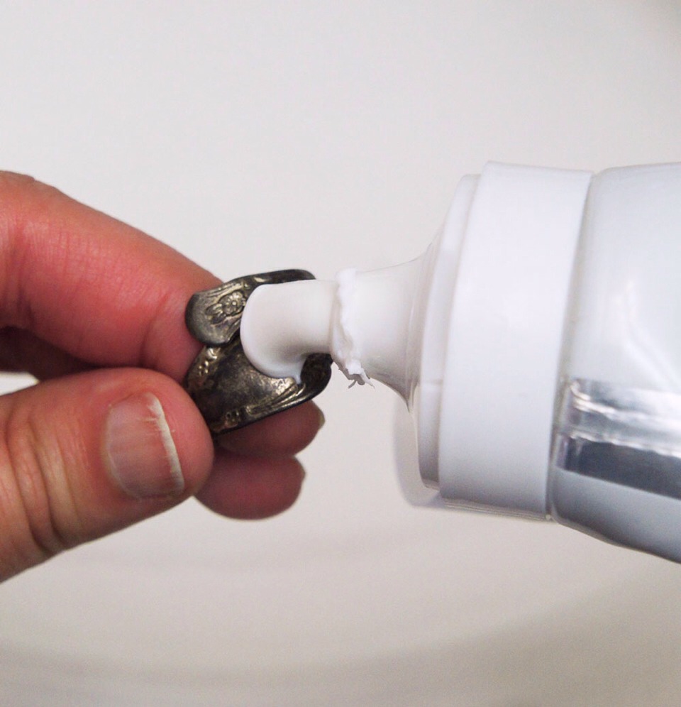 Use Toothpaste To Clean Jewelry It Gives Them A Great Shine Trusper