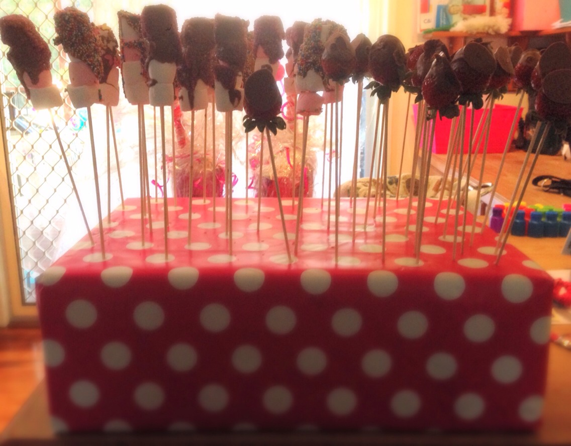 Marshmallow Kebabs And Chocolate Dipped Strawberries. Trusper