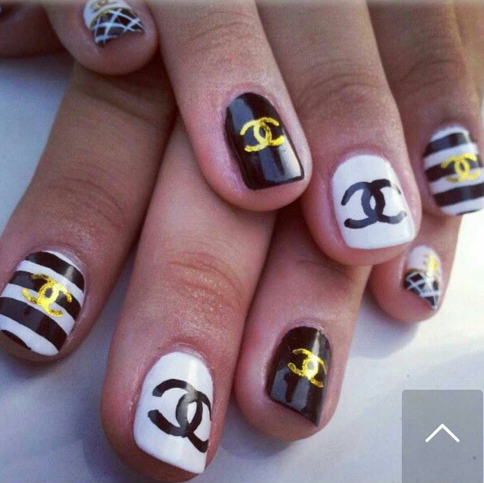 Beautiful Chanel Inspired Nails!! Trusper