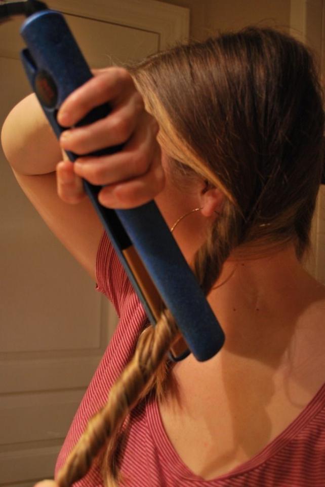 How To Use Straightner To Get Beach Waves Of Shoulder Length Hair | beach waves with flat iron trusper How To Use Straightner To Get Beach Waves Of Shoulder Length Hair | beach waves with flat iron trusper