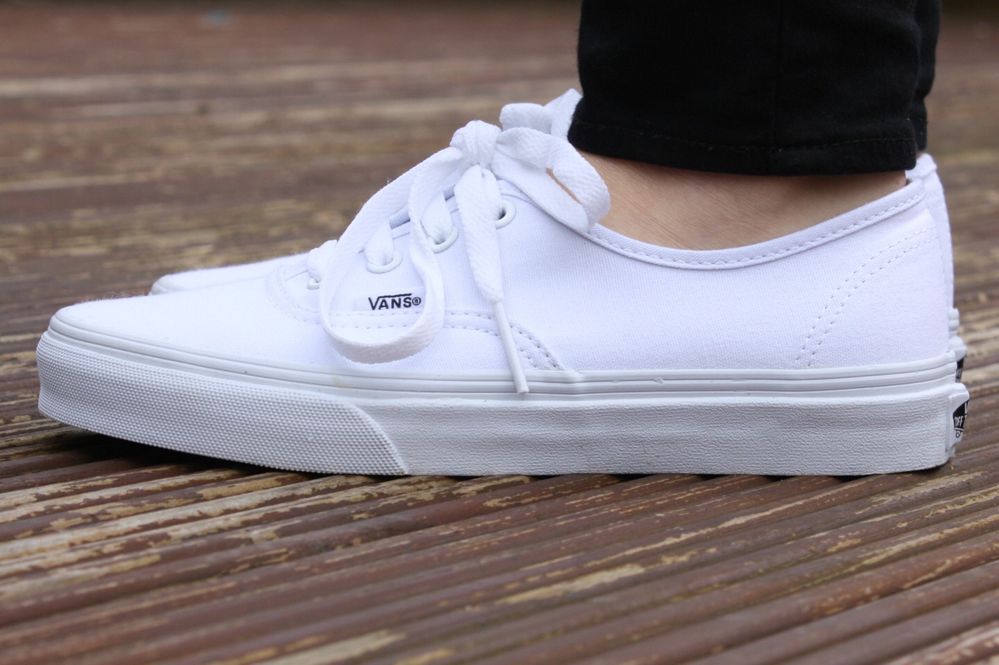 how to clean white shoes with baking soda how to clean your white shoes trusper how to clean white shoes with baking soda how to clean your white shoes trusper
